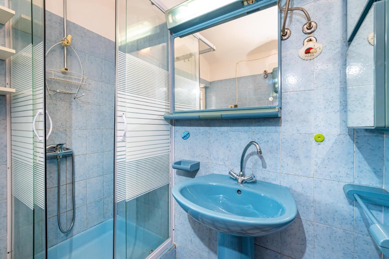 Apartment Sea And Mountain With Pool Novigrad  Room photo