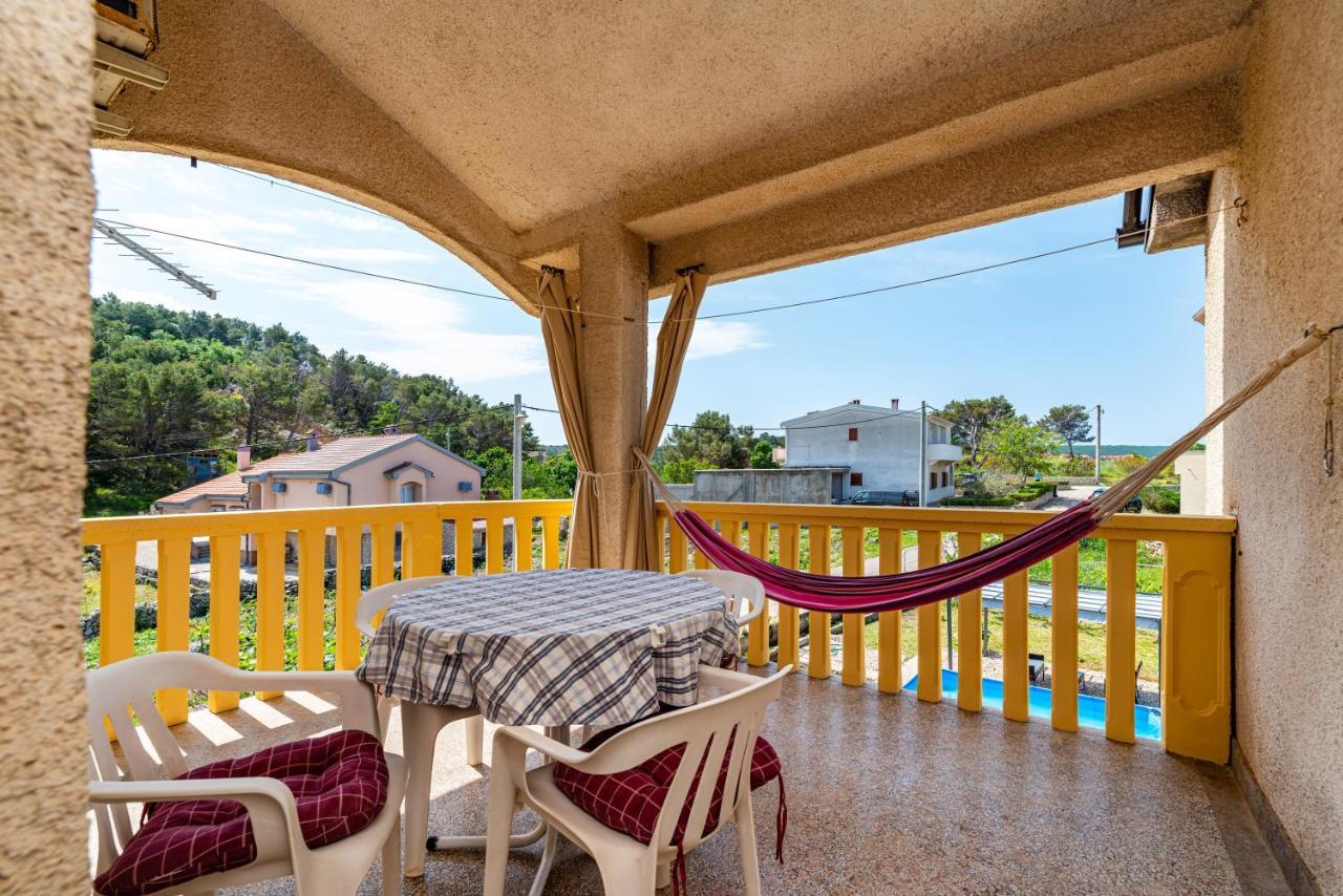 Apartment Sea And Mountain With Pool Novigrad  Room photo